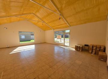 Local comercial · 80m² · 14 Cocheras · Alquiler - Local en Roldan