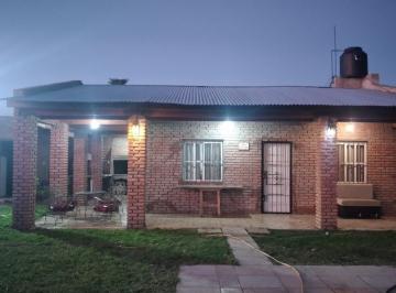 Casa en Venta de 4 ambientes Santa Susana · Casa Totalmente Amueblada, Alvear