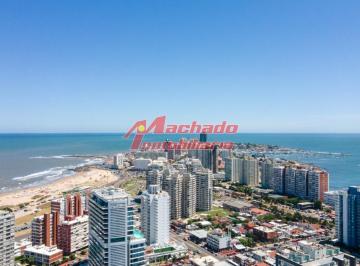 Foto1 · Venta, Penthouse, con 4 Dorm. + Dep. Servicio en Punta del Este, Terraza con Vista Panorámica