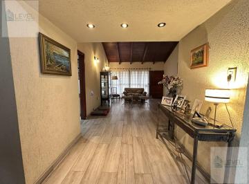 Casa · 270m² · 4 Ambientes · 1 Cochera · Casa en Venta | 3 Dorm. + Quincho + Pileta | Barrio San Salvador