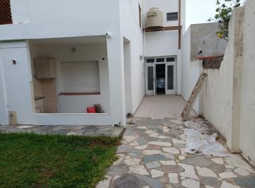 Casa de 3 ambientes, Vicente López · Casa de 3 Ambientes con Cochera y Jardin en Alquiler, en Olivos