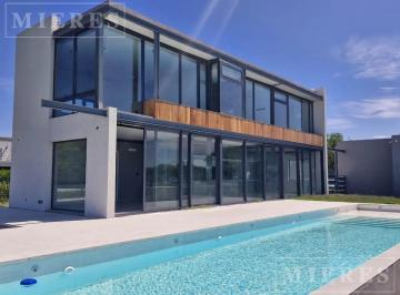 Casa · 211m² · 5 Ambientes · 4 Cocheras · Casa en Venta Sobre Lote a La Laguna El Canton Barrio Norte