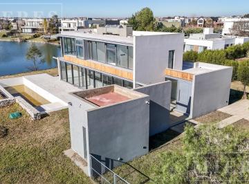 Casa · 211m² · 5 Ambientes · 4 Cocheras · Casa en Venta Sobre Lote a La Laguna Barrio Norte El Canton, Escobar