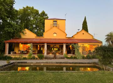 Casa de 5 ambientes, Uruguay · En Venta - Casa Soñada a 15 Min de Colonia del Sacramento