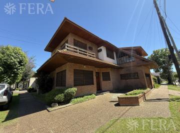 Casa · 290m² · 4 Ambientes · 1 Cochera · Venta Casa 4 Ambientes con Cochera en Bernal