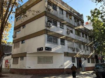 Departamento de 2 ambientes, Chacarita · Departamento Tipo PH de 34 m² a Reciclar, Al Frente, Terraza Propia en Chacarita.