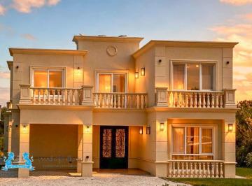 Casa de 5 ambientes, Costa Esmeralda · Casa con 330 m² en Venta a Estrenar Costa Esmeralda Imponente de Estilo Francés