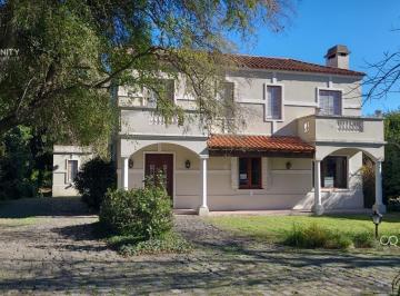 Casa · 232m² · 5 Ambientes · 10 Cocheras · Casa en Venta Ubicacion Premiun / Highland Park Country Club / Pilar / Bs As