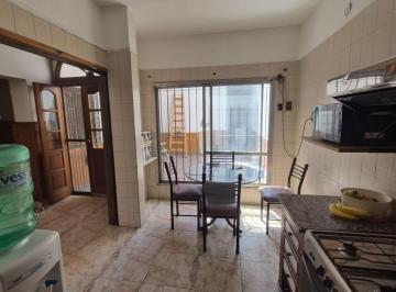 Casa · 120ha · 4 Ambientes · 1 Cochera · Venta Casa con Cochera y Local Lanus