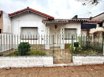 PH de 3 ambientes, Vicente López · PH Al Frente de 3 Ambientes con Jardin
