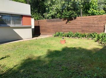 PH · 190m² · 3 Ambientes · 1 Cochera · Alquiler Casa en City Bell de un Dormitorio