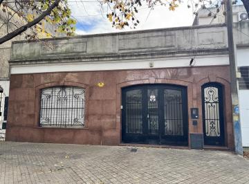 Casa · 275m² · 5 Ambientes · 1 Cochera · Dean Funal Al 600 Venta Casa 3 Dorm. en Barrio Tablada Rosario