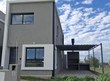 Casa · 120m² · 3 Ambientes · 3 Cocheras · Dúplex en Venta 2 Dorm en Docta Av