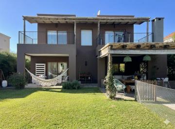 Casa · 165m² · 6 Ambientes · 4 Cocheras · Casa en Venta - Apto Crédito - Los Sauces, Nordelta