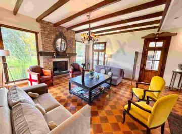 Casa · 318m² · 5 Ambientes · Venta Casa 5 Ambientes Chacras de La Cruz Central