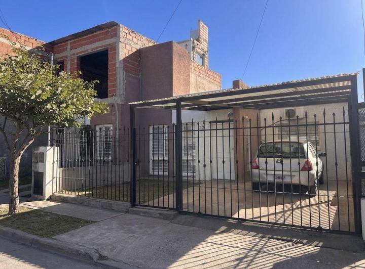 Casa · 220m² · 1 Ambiente · 1 Cochera