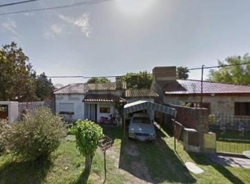 Casa · 131m² · 4 Ambientes · 1 Cochera · Lote con Casa a Reciclar o Demoler 11.60 m X 38,50 m en Gonnet