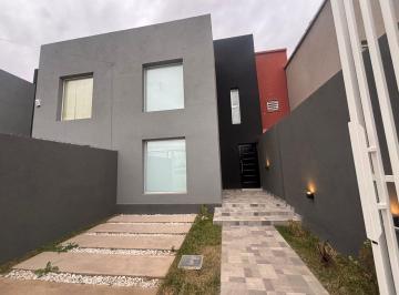 PH · 92m² · 6 Ambientes · 1 Cochera · Dúplex Republica de Italia Al 5500, Neuquén