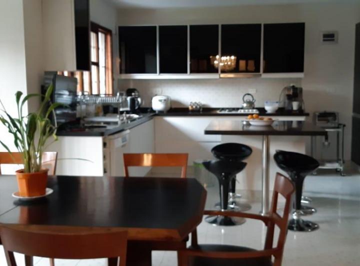 Casa · 307m² · 4 Dormitorios · 2 Cocheras