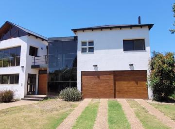 Casa · 320m² · 10 Ambientes · 2 Cocheras · Venta Casa 4 Dorm en Country Jockey Club