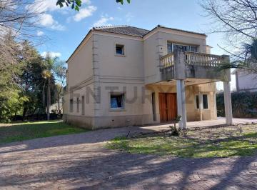 Casa · 199m² · 5 Ambientes · 3 Cocheras · Casa a Remodelar Barrio La Delfina, Pilar.