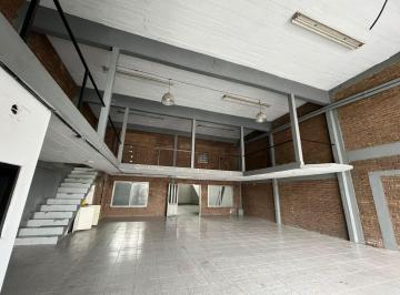 Local comercial , Quilmes · Dueño Aquila Local con Deposito Quilmes Sup Total 350 m²