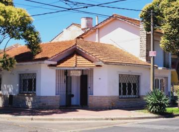 Casa · 90m² · 4 Ambientes · 1 Cochera · Chalet de 4 Amb en Alquiler