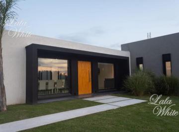 Casa · 330m² · 5 Ambientes · 1 Cochera · Venta - Casa a Estrenar en Estancia Villa María