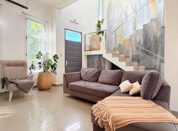 Casa · 360m² · 3 Dormitorios · 1 Cochera · Casa - Altos de Manantiales