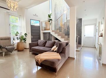 Casa · 360m² · 3 Dormitorios · 1 Cochera · Casa - Altos de Manantiales
