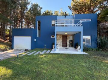 Casa · 180m² · 5 Ambientes · Venta Casa Costa Esmeralda con Gas Natural