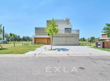 Casa · 496m² · 5 Ambientes · 1 Cochera · Casa en Venta en El Yacht, Nordelta, Tigre