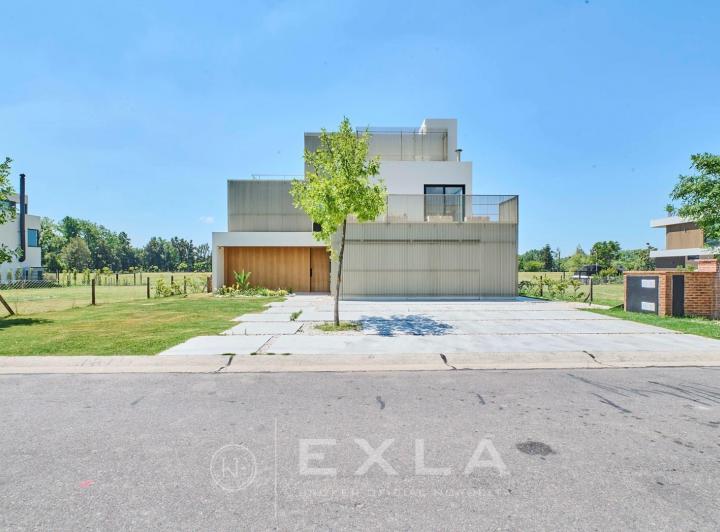 Casa · 496m² · 5 Ambientes · 1 Cochera