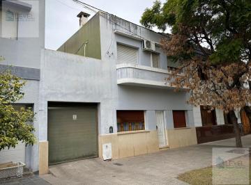 Casa · 210m² · 3 Dormitorios · 2 Cocheras · Casa 3 Dorm. con Cochera Barrio Juniors