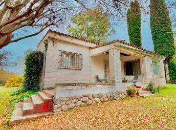 Casa de 7 ambientes, Unquillo · Vendo Casa de 4 Dorm con Pileta y Parque en Unquillo