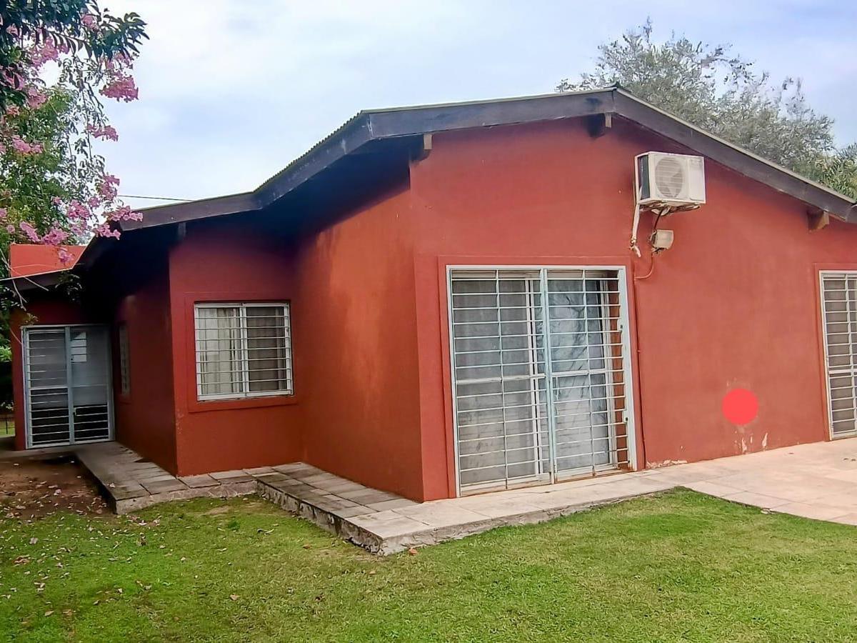 Casa con Pileta y Gran Quincho Cerrado - Chopin al 2700, El Cazador, Escobar
