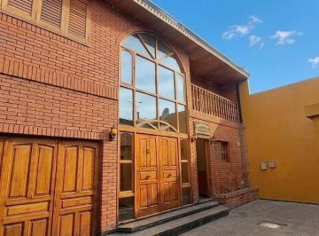 Casa · 244m² · 5 Ambientes · 2 Cocheras · Casa 4 Amb Local Comercial Garage Venta
