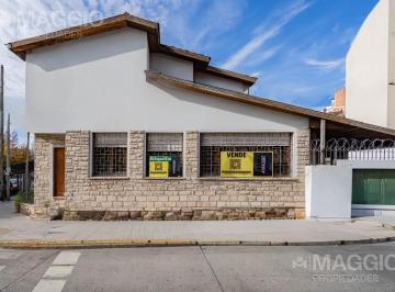 Casa · 150m² · 4 Ambientes · 1 Cochera · Casa Venta en Ramos Mejia