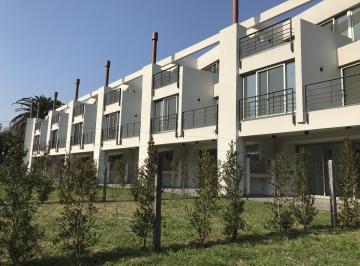 Casa · 195m² · 3 Dormitorios · 2 Cocheras · Muy Buena Casa en Alquiler en San Isidro