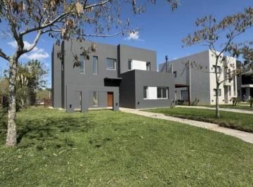 Casa · 166m² · 5 Ambientes · 3 Cocheras · Casa en Venta Barrio Acacias Puertos del Lago