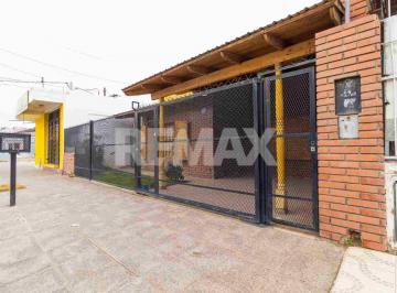 Casa · 187m² · 7 Ambientes · 1 Cochera · Venta Casa 2 Dorm. Quincho y Pileta, Mengelle 810