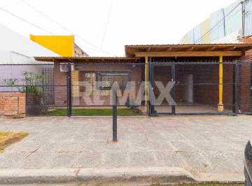 Casa · 187m² · 7 Ambientes · 1 Cochera · Venta Casa 2 Dorm. Quincho y Pileta, Mengelle 810
