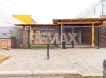 Casa · 187m² · 7 Ambientes · 1 Cochera · Venta Casa 2 Dorm. Quincho y Pileta, Mengelle 810