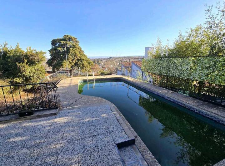 Casa · 170m² · 3 Dormitorios · 2 Cocheras