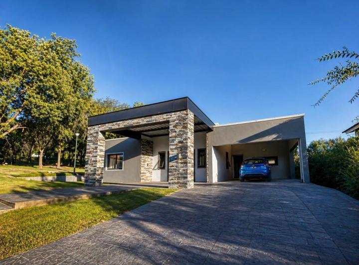 Casa · 258m² · 3 Dormitorios · 1 Cochera