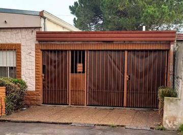 Casa · 120m² · 4 Ambientes · 1 Cochera · Casa en Venta de 3 Dorm.
