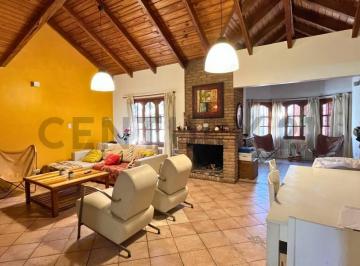Casa · 207m² · 6 Ambientes · 2 Cocheras · Venta Casa de 4 Dorm. con Pileta en Fisherton