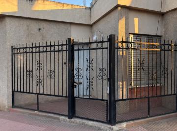 Casa · 31m² · 6 Ambientes · 1 Cochera · Casa en Barrio Sarmiento