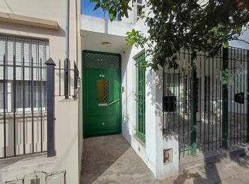 PH · 50m² · 3 Ambientes · PH 3 Amb en P B – Apto Crédito – S - Expensas – Fte a La Univ Católica – Bernal Centro.