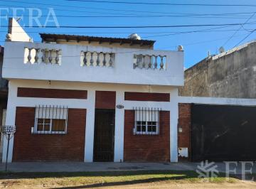 Casa · 121m² · 5 Ambientes · 1 Cochera · Venta Casa 5 Ambientes con Cochera en Bernal Oeste